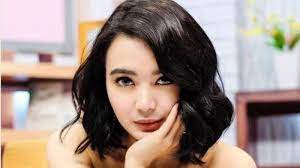 Wika salim juga dikenal memiliki goyangan khas yang dinamai goyang keramas. Deretan Fakta Pedangdut Cantik Wika Salim Yang Jadi Pasangan Tukul Arwana Di Ini Baru Empat Mata Halaman All Tribun Jambi