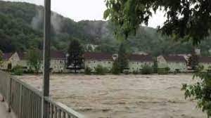 Frei zugängliche meldungen für konsumenten und mitliederbereich für landwirte. Hochwasser In Hallein Salzburg 2013 Salzach So Hoch Wie 2002 Youtube
