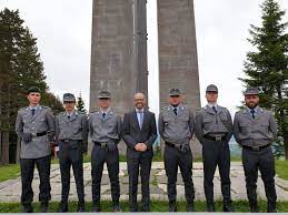 Bundeswehr uniform jacke hauptmann gebirgsjäger mit allen orden. Rede Von Der Brendtenfeier Am Ehrenmal Der Gebirgstruppe In Mittenwald Schwarzer Peter
