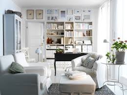 The upholstered leather bench serves as an ottoman, coffee table and extra seating. 40 Cozy Living Room Decorating Ideas Decoholic