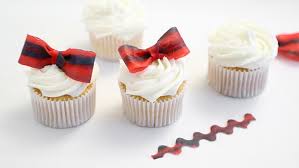 Check out this easy tutorial from our cupcake queen victoria threader. How To Make Bow Cupcake Toppers Bettycrocker Com