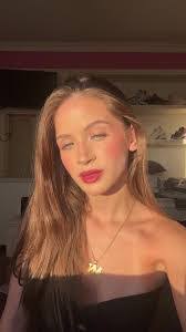 Maria Nicol's Instagram, Twitter & Facebook