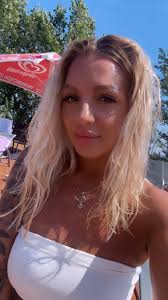 💖 Hi, I'm 21 from USA 🇺🇸 ➡️ Contact Me:  [https://cutt.ly/Cr0s1w68](https://cutt.ly/Cr0s1w68) I don't care if you're  poor or rich, I just need a good boyfriend who truly loves me 💕