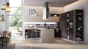 Antonella Moderna Multifunzionale Ed Accogliente Senza Maniglie Colore Visone Opaco Dei Pensili Si Mescola Con La Texture Design Cucine Cucine Cucine Scure
