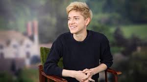 Mae is an american rock band that formed in norfolk, virginia in 2001. Mae Martin The Comedian Who Doesn T Want To Label Love Bbc News