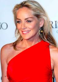 The Australian-born star dazzled in a nearly-nude gown at the premiere of  her new movie. 📌 MORE: 7news.link/42sXOXL