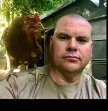 Posebno je indikativno to što se Bošnjačka stranka nijednom nije oglasila  povodom nepočinstava koja izlaze iz njenih redova. Još je simptomatičnija  tišina pojedinih partijskih aktivista koji su ranije bili izuzetno glasni,  moralno