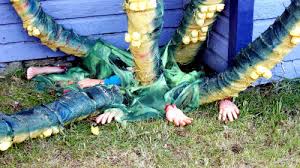 A creepy halloween lawn decoration. Spooky Outdoor Diy Halloween Decorations