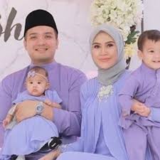 Nur arina erin abdul malek (jawi: Dah Ada Dua Anak Erin Malek Masih Tak Bayar Hutang Pulang Baju Kahwin