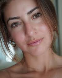 Embracing the journey, shedding the old, & blooming into the woman I was  always meant to be 💕