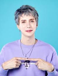 Oli london has gotten plastic surgery on thoer eyes and mocked pronounce. Rpjpw Vm6q3 Sm