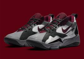 The model was designed in 1984, released in '85, and — due to michael jordan's foot injury in '86 — it ran through '87. Psg Jordan Zoom 92 Da2554 006 Release Info Sneakernews Com