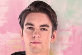 Armando Castillo's Instagram, Twitter & Facebook