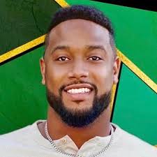 Devon Lyons's Instagram, Twitter & Facebook