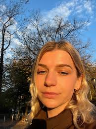 ISO ONE MORE ROOMMATE FOR AUGUST 1st MOVE IN!!!!!! Hi everyone🫶 my names  Kate and myself and my two roommates are looking for a fourth roommate to  apartment hunt with for an