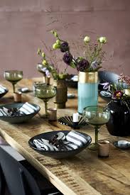 At This Table An Eclectic Mix Of Wood Ceramics And Metal Gives The Overall Setting A Warm And Inviting Bohemian Table Decor Table Decorations Table Settings