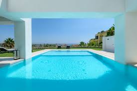 Sea View Villa For Sale In El Paraiso Costa Del Sol Spain Private Pool Sea View Villa Sale Marbella In 2020 Villa Paraiso Luxury Beach