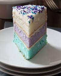 Puis avec la pâte à sucre blanche, formez des petites boules de neige que vous disposez tout autour du gâteau d'anniversaire. Le Gateau Reine Des Neiges 50 Idees Originales Archzine Fr Gateau Reine Des Neiges Gateau Anniversaire Reine Des Neiges Idee Gateau