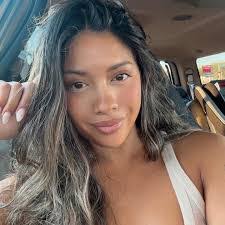 Veronica Rae's Instagram, Twitter & Facebook