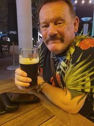 Anybody tried this. Currently in Falmouth so obviously a Cornish effort.  Nice glass and a nice pint.