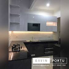 Berikut ini adalah beberapa model dan desain kitchen set minimalis yang bisa menjadi rekomendasi terbuat dari kayu dengan pelitur cokelat tanah, dikombinasikan dengan kaca hitam pada bagian meja makan, kitchen set sederhana ini mampu. Kitchen Set Dengan Meja Makan Discovery Aluvia Bintaro Sektor 7 Kitchen Set Minimalis Lemari Pakaian Custom Hpl Duco Dan Laker Terbaik