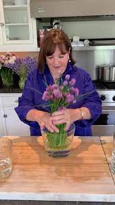 Learn the technique used by ina garten to create this lovely arrangement. Ina Garten Flower Arranging Facebook