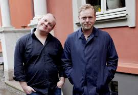 He is one of the presenters of radioresepsjonen. En Dag I Humoristen Tore Sagens Liv Resett