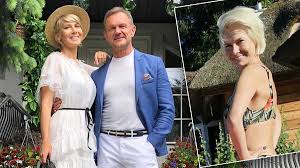 Edyta pazura to polska blogerka i celebrytka, a edyta pazura to polska blogerka i celebrytka, a przede wszystkim żona jednego z najpopularniejszych polskich aktorów, cezarego pazury. Edyta Pazura Wypina Sie Na Bikini Ma Cialo Bigini Po Urodzeniu 3 Dzieci