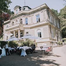 Im stadtpark machen die städter picknick. Liste Mit Hochzeitslocations Fur Eure Freie Trauung In Nrw 2021