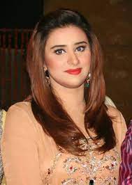 Madiha naqvi is a renowned television host who has worked for different channels: Madiha Naqvi Beitrage Facebook