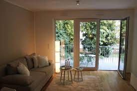 Die 90qm der wohnung verteilen sich auf drei zimmer, ein großes badez. 1 Zimmer Mietwohnung Auf Zeit Fur Expats Zu Mieten In 50670 Koln