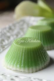 Membuat kolak pisang kacang hijau enak bahan 20 pcs buah pisang kepok 5 lbr daun pandan 250 gr kacang hijau 250 gr. Kuih Talam Pandan Azie Kitchen