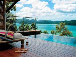 Stretching through the sapphire blue waters of the queensland coastline for over 2000kms, the great barrier reef is the most extensive coral reef system in the world. Hamilton Island Great Barrier Reef Australien