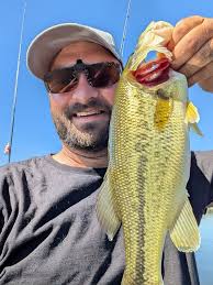 Awesome day out with Andrew Fish few good bass my biggest today was 5lb  #kayakfishing