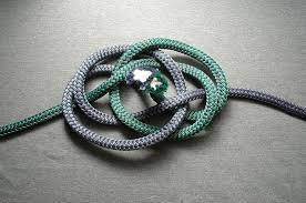 This is again the same idea as grafting, but instead of two strands at a right angle, this one uses three credit: Paracord Knots Best Six Types Of Knotes With Explanations And Videos