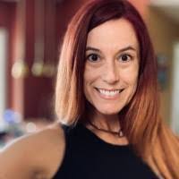 Shelly Metz's Instagram, Twitter & Facebook