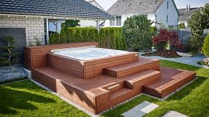 Ihre Wellness Oase Fur Draussen Welche Keine Wunsche Offen Lasst Hinterhof Terrassen Designs Garten Terrasse Whirlpool Garten