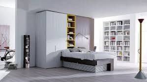 In particolare il suo obiettivo è trasformare angoli fino a quel momento inutilizzati in un ambiente organizzato e ordinato in cui riporre i propri abiti e a volte anche le proprie calzature e la propria biancheria. Cabina Armadio Dietro Al Letto Glamcasamagazine