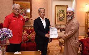 Seramai 222 orang dari 222 ahli dewan telah mengangkat sumpah jawatan. Ahli Parlimen Bukit Gantang Serah Borang Sertai Ppbm Minda Rakyat