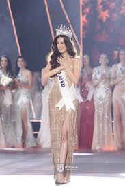 Cô được đánh giá là đối thủ đáng gờm của đại diện việt nam là nguyễn trần khánh vân. Nguyá»n Tráº§n Khanh Van NgÆ°á»i Vá»«a Ä'oáº¡t Hoa Háº­u Hoan VÅ© La Ai Giáº£i Tri Viá»t Nam