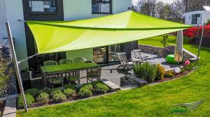 Manuell Aufrollbares Sonnensegel Auf Der Terrasse Sonnensegel Aufrollbare Sonnensegel Sonnensegel Terrasse