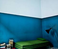 Farklı ve ilgi çekici tarzlarıyla fark yaratan bu duvar boyama örnekleri eminiz ki sizin dekorasyonlarınıza da çok yakışabilecekler. Cift Renkli Duvar Boyama Charlie Lanigan