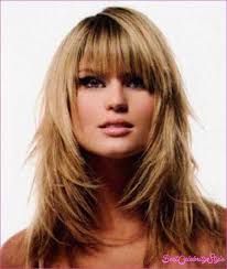 Glatte lange #haare mit schrägem #pony für einen lässigen und pflegeleichten look. 15 Bilder Von Mittlerer Lange Frisuren Mit Pony Und Schichten Suche Neue Frisuren Hairstyle Frisur Lange Haare Pony Frisur Pony Lang Frisuren Haarschnitte