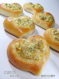 carol 自在生活 鮪魚沙拉麵包l 高筋麵粉270g 低筋麵粉30g 速發乾酵母菌 instant yeast 1 2茶匙 雞蛋1顆 約50g 鮮奶150cc 細砂糖25g 無鹽奶油30g 鹽少許 表面裝飾 全蛋液 bread bread bun best breakfast recipes