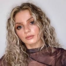 Faye Burke's Instagram, Twitter & Facebook