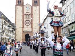 Die altstadt bis zur aufhebung der festungseigenschaft. Koln Wurzburg Kolsche Harlequins In Wurzburg Gefeiert Als Botschafter Des Frohsinns In Franken Rheinische Anzeigenblaetter De