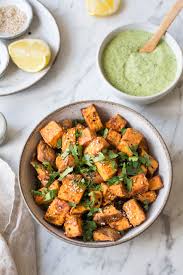 Geniale Gerostete Susskartoffeln Mit Grunem Tahini Dip Heavenlynn Healthy In 2020 Leckeres Essen Rezepte Gerostete Susskartoffeln