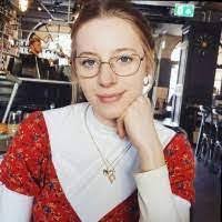 Amanda Oram's Instagram, Twitter & Facebook