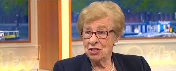 Meia irmã de Anne Frank sobreviveu por estar a dormir