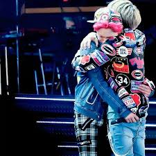 Jongkey Hugging And Crying In Tokyo Dome Is Life Uljimala Dontcry Jonghyun Shinee Shinee Jonghyun